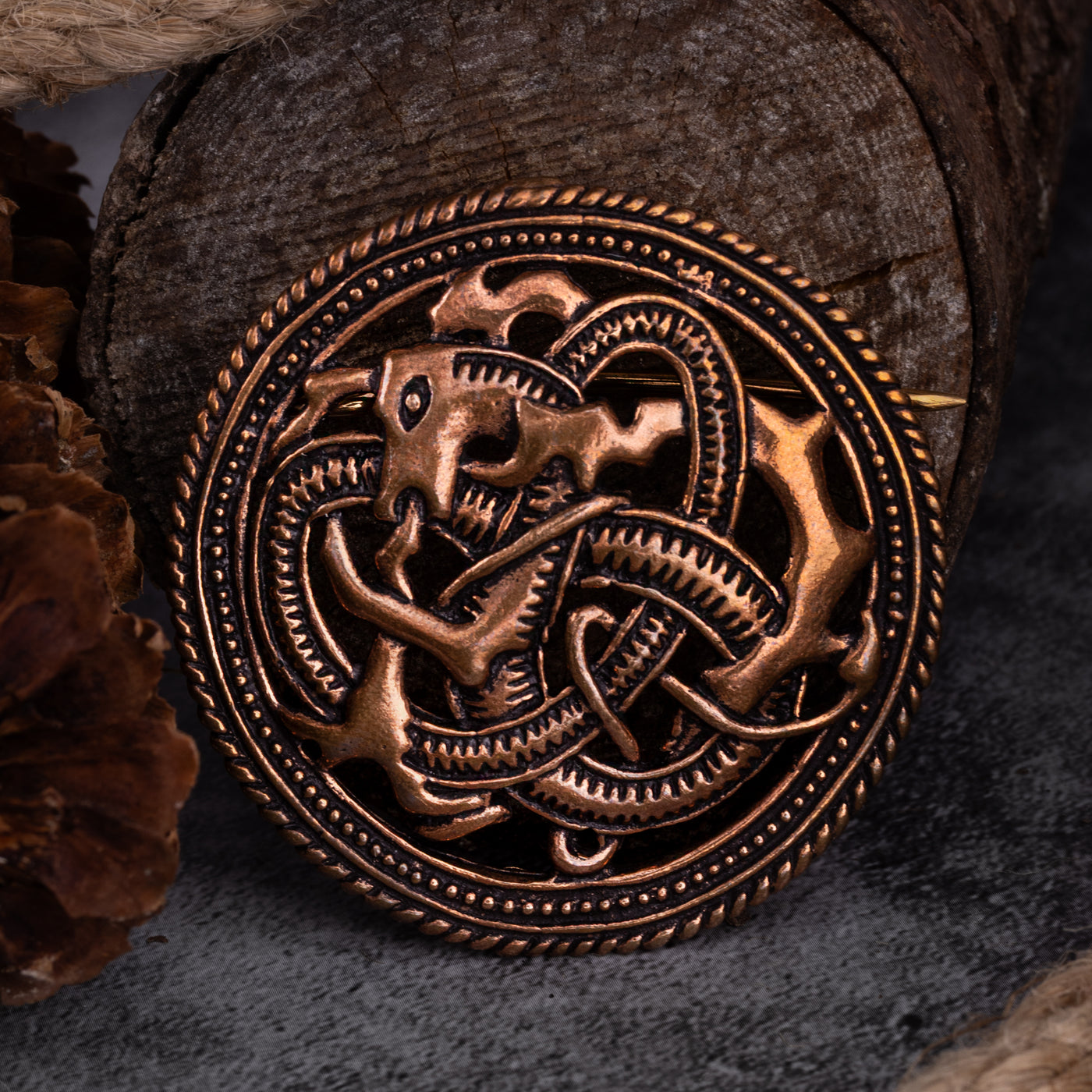 Lindwurm Brosche, Bronze