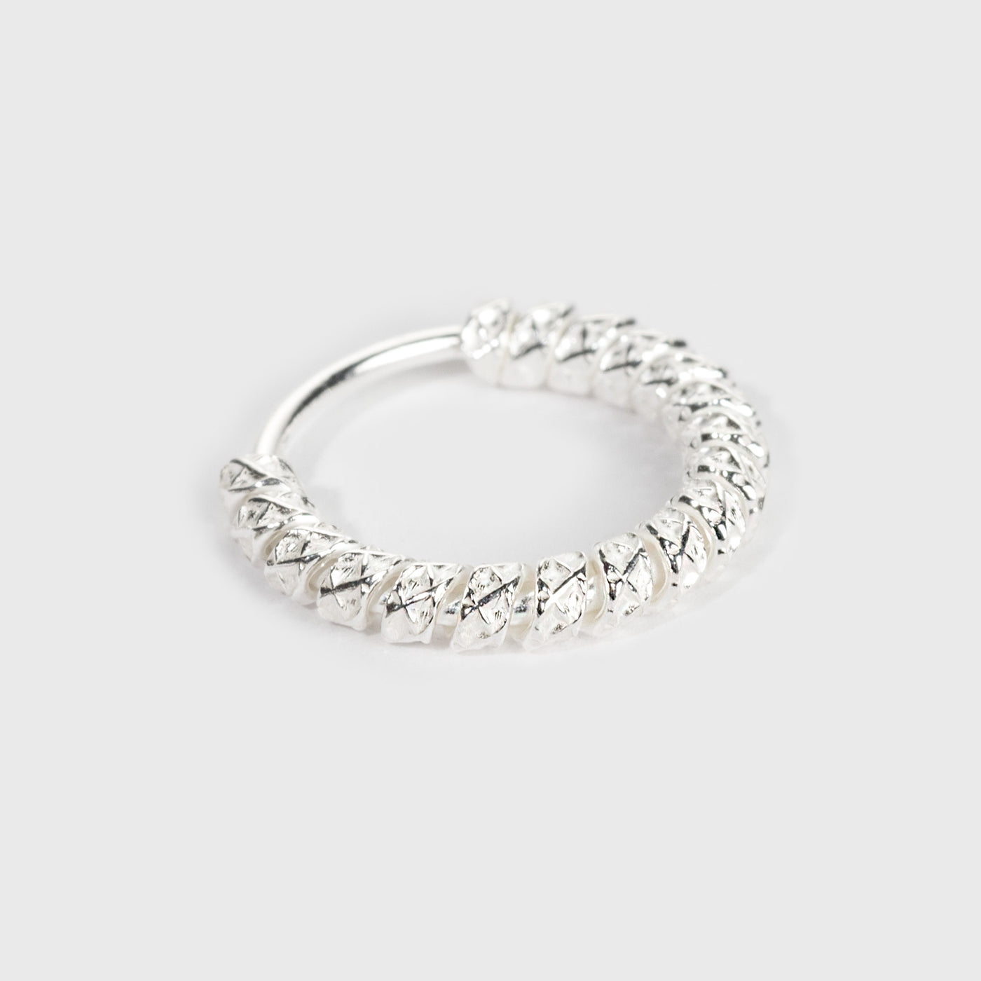 Nasenring aus Silber, Kreuzmuster