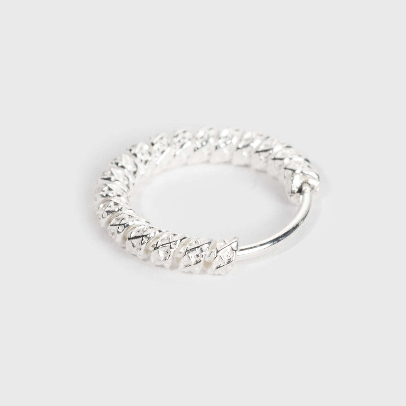 Nasenring aus Silber, Kreuzmuster