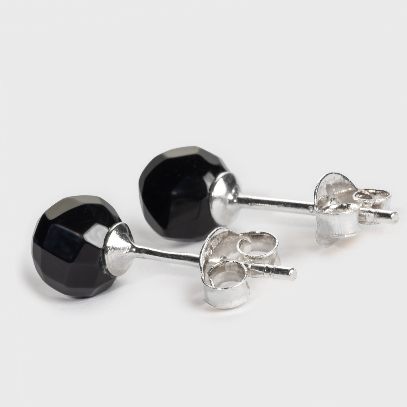 Schwarzer Onyx im Rundschliff Silber-Ohrstecker