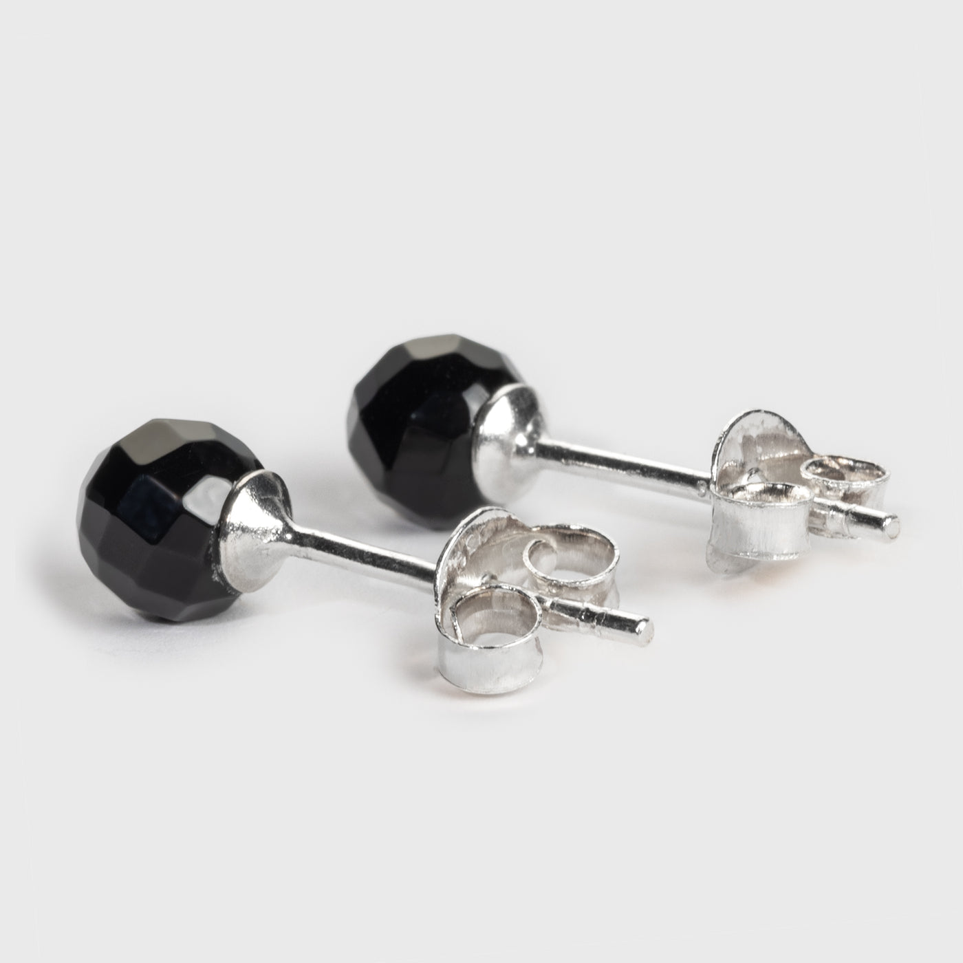 Schwarzer Onyx im Rundschliff Silber-Ohrstecker