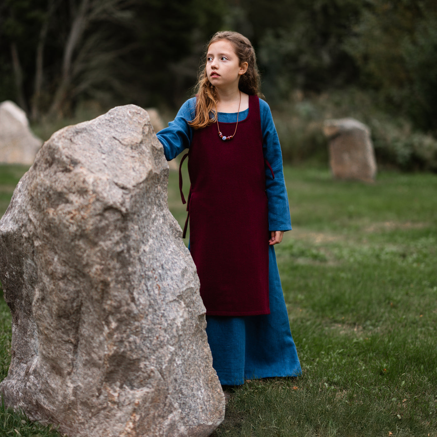 Kinder Schürzenkleid, Blau / Rote Schürze