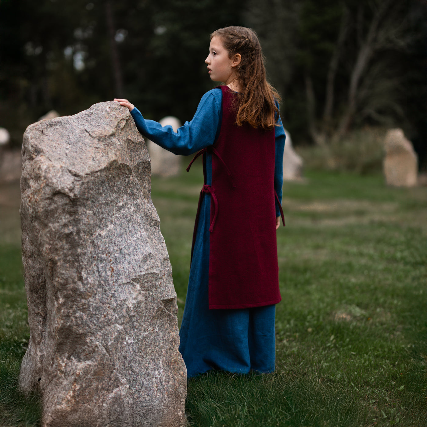 Kinder Schürzenkleid, Blau / Rote Schürze