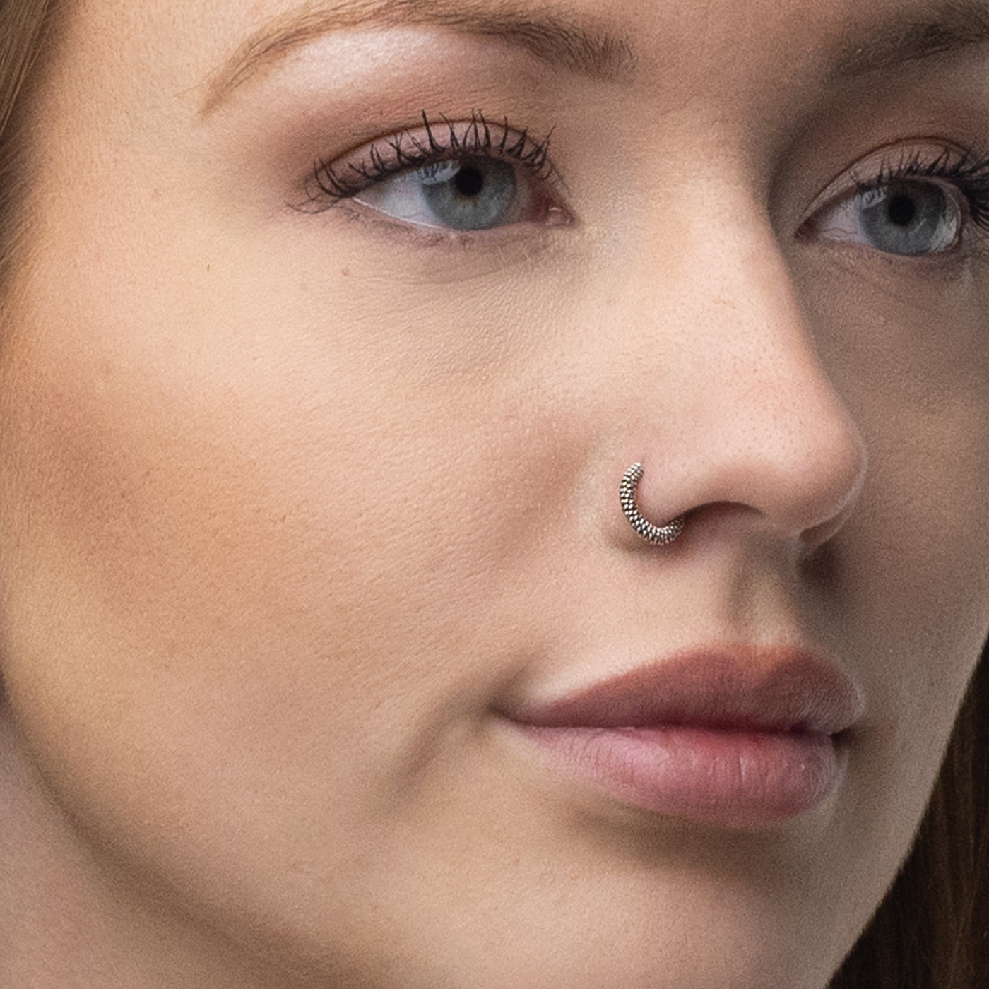 Nasenring aus Silber, geflochtenes Design mit oxidierter Oberfläche