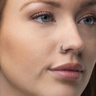 Nasenring aus Silber, geflochtenes Design mit oxidierter Oberfläche
