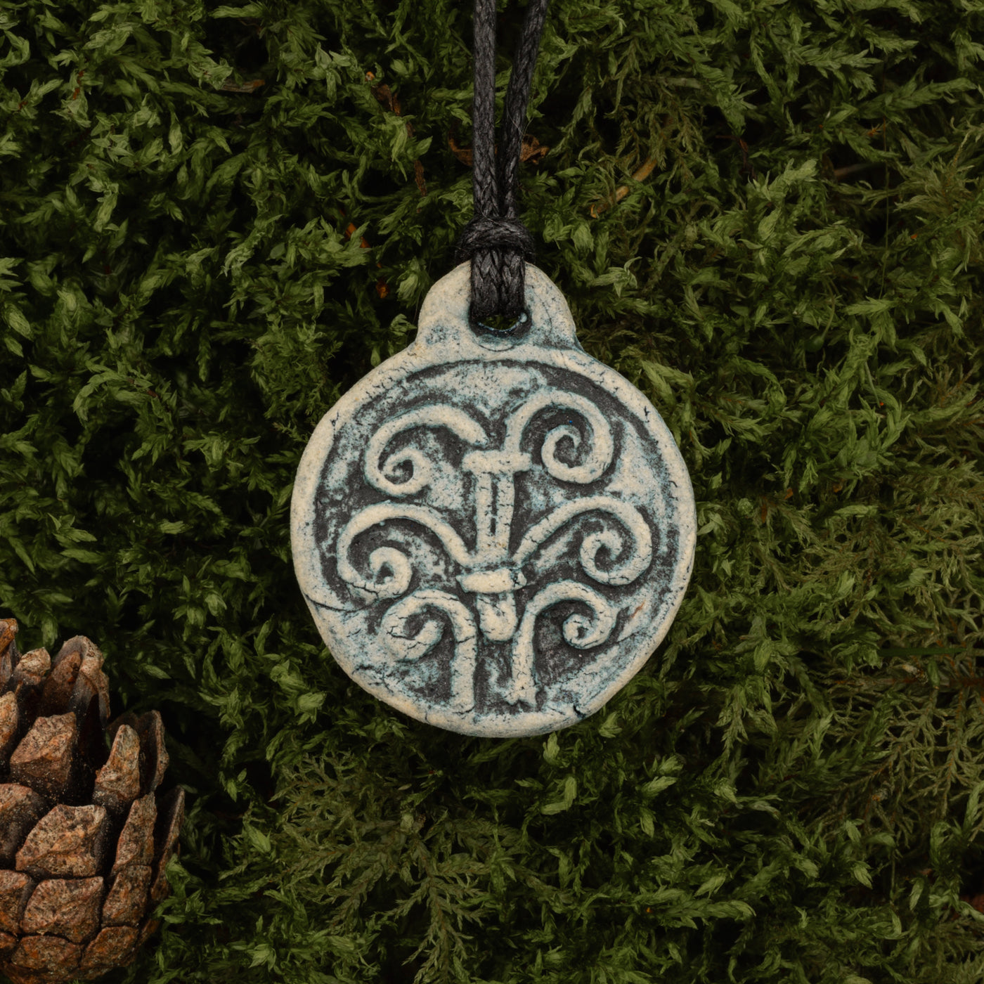 Yggdrasil Keramik-Anhänger