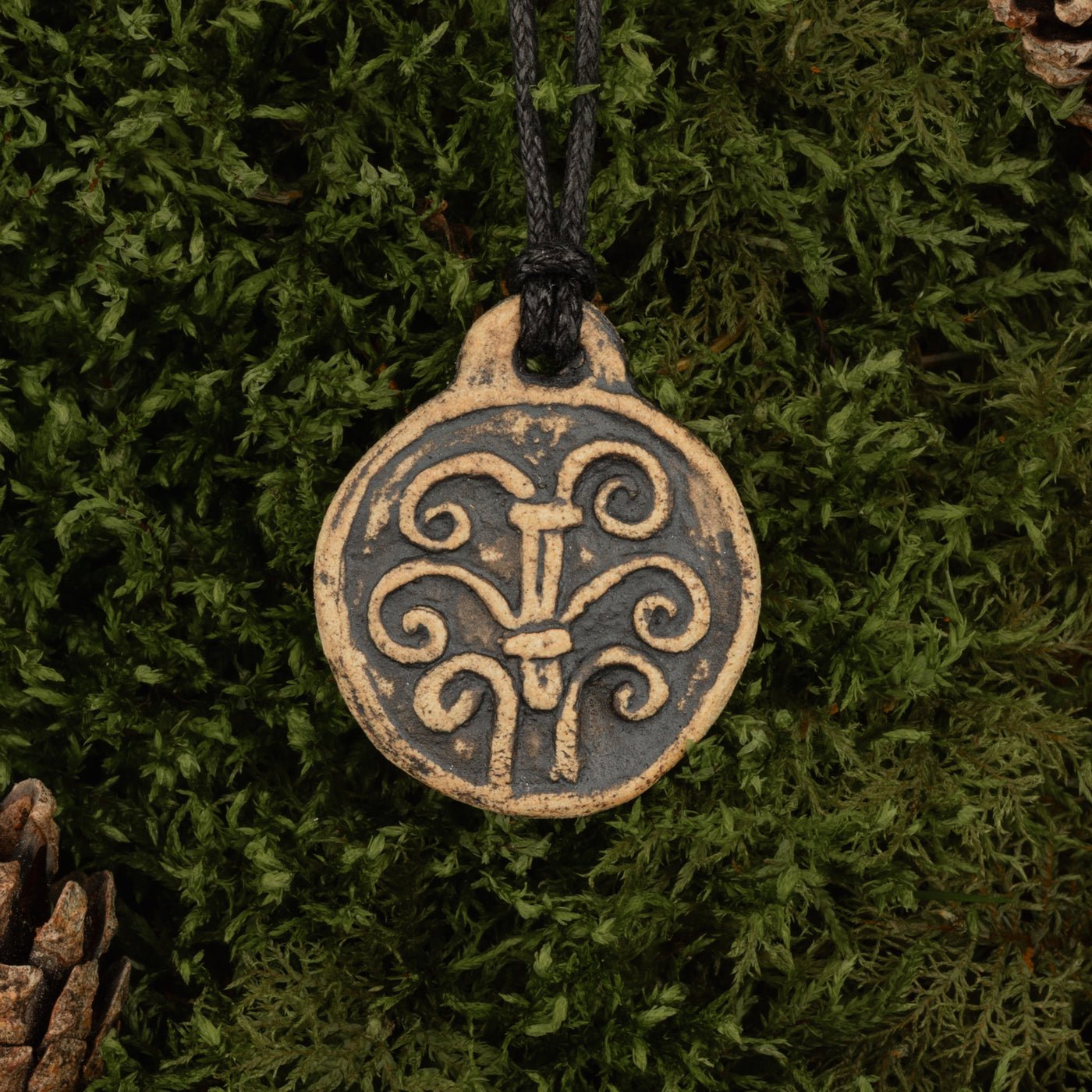 Yggdrasil Keramik-Anhänger